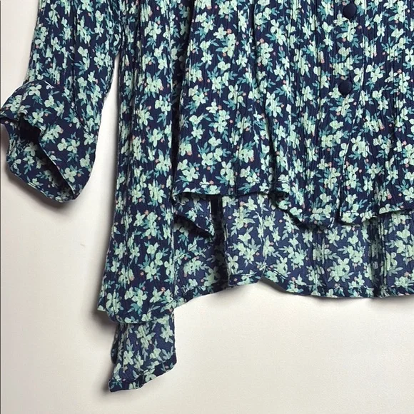 Coldwater Creek Blue and Green Floral Beautiful Flowy Button-Down Blouse - Picture 6 of 10